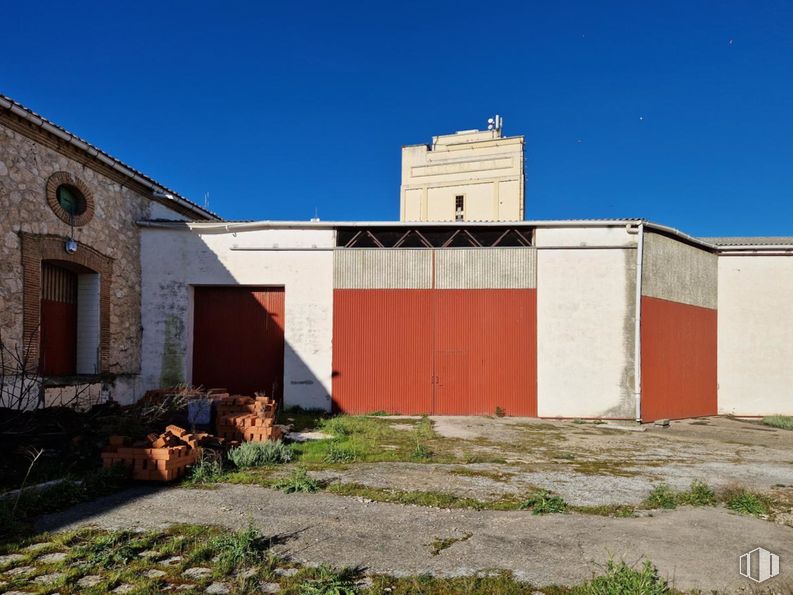 Industrial for sale at Calle Gibraltar Español, Torrijos, Toledo, 45500 with sky, plant, window, land lot, residential area, facade, real estate, rural area, roof and landscape around