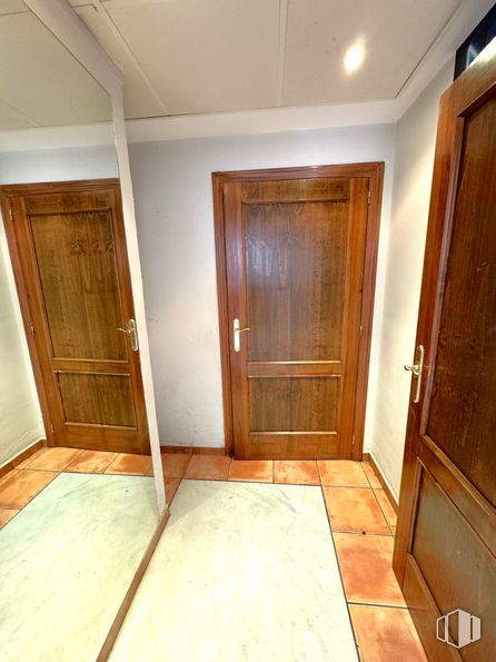 Retail for rent at Zona Nueva España, Villanueva de la Torre, Guadalajara, 19209 with door, building, fixture, wood, house, interior design, wood stain, flooring, floor and home door around