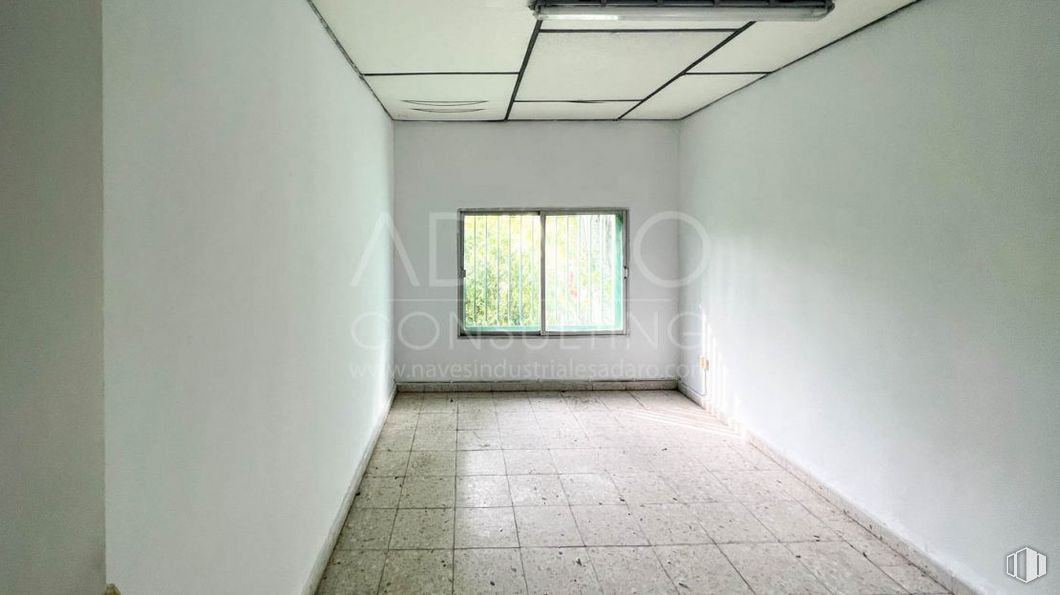 Nave en venta en Calle Soria, Ajalvir, Madrid, 28864 con ventana, edificio, accesorio, suelos, suelo, hall, casa, madera, material compuesto y simetría alrededor