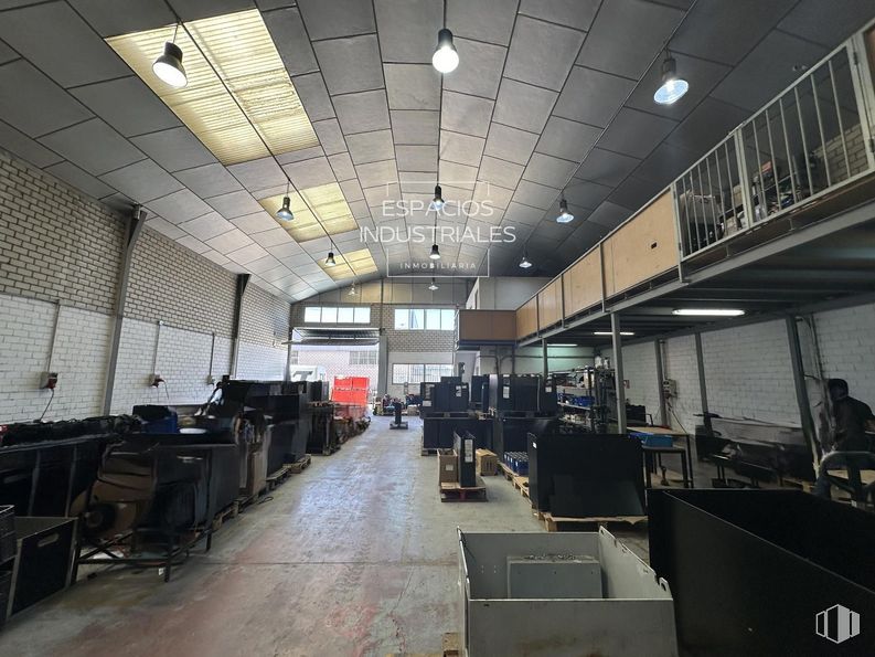 Nave en venta en Polígono Industrial Mejorada del Campo Norte, Mejorada del Campo, Madrid, 28840 con caja, ropa, accesorio, edificio, suelos, hall, ingeniería, silla, simetría y techo alrededor