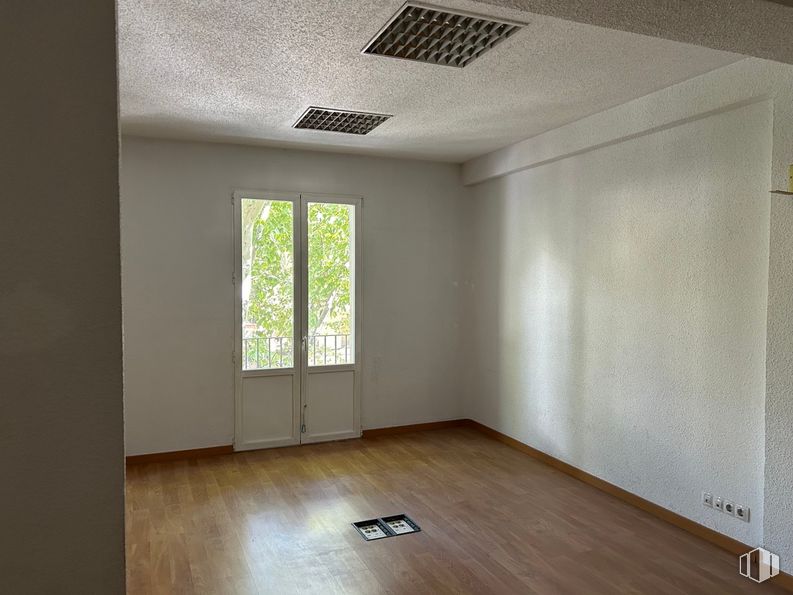 Oficina en alquiler en Calle Ríos Rosas, 36, Chamberí, Madrid, 28003 con puerta, edificio, accesorio, sombra, madera, interiorismo, ventana, hall, suelo y suelos alrededor