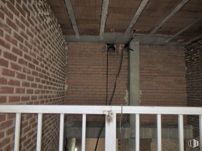 Local en venta en Calle Ribera de los Curtidores, 26, Centro, Madrid, 28005 con propiedad, madera, material de construcción, albañilería, accesorio, edificio, material compuesto, techo, ladrillo y viga alrededor