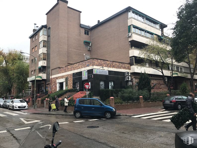 Local en venta en Calle Balandro, 39, Barajas, Madrid, 28042 con coche, persona, edificio, rueda, vehículo terrestre, neumático, vehículo, cielo, infraestructura y ventana alrededor