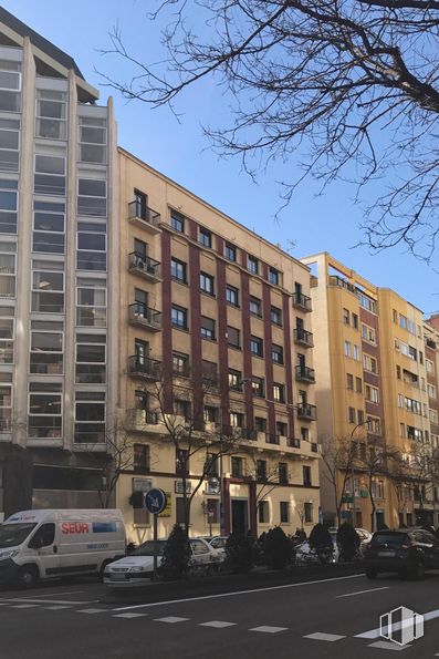 Oficina en alquiler en Calle Odonnell, 32, Retiro, Madrid, 28009 con edificio, cielo, ventana, tiempo de día, propiedad, diseño urbano, bloque de pisos, rascacielos, condominio y edificio comercial alrededor