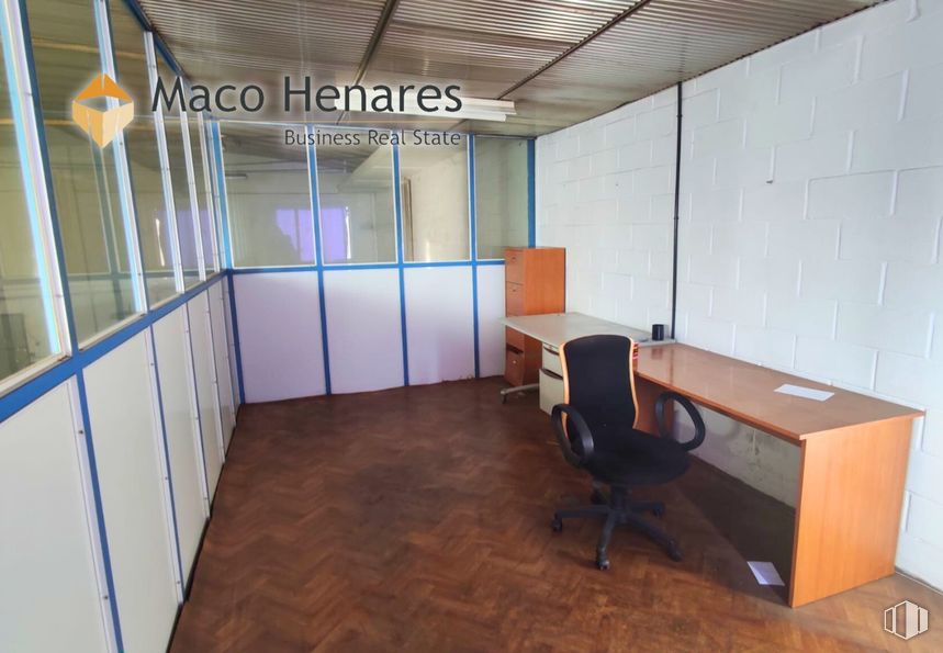 Industrial for rent at Calle Lisboa, 9, Torres de la Alameda, Madrid, 28813 with chair, desk, furniture, flooring, interior design, floor, lighting, room, ceiling and glass around