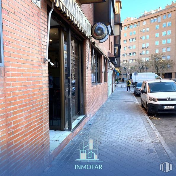 Local en venta en Calle Alianza, Villaverde, Madrid, 28041 con coche, edificio, pared, superficie de la carretera, ciudad, barrio, ladrillo, albañilería, puerta y calle alrededor