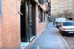 Retail for sale at Calle Alianza, Villaverde, Madrid, 28041 with car, building, wall, road surface, town, neighbourhood, brick, brickwork, door and street around