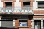 Retail for sale at Centro urbano, El Hoyo de Pinares, Ávila, 05250 with window, building, property, fixture, wood, building material, brickwork, neighbourhood, brick and line around