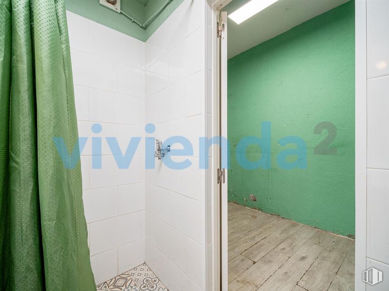 Local en venta en Calle Segovia, Arganzuela, Madrid, 28005 con propiedad, producto, accesorio, azure, interiorismo, edificio, arquitectura, cortina de ducha, suelo y aqua alrededor