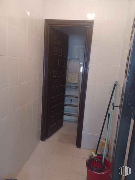 Local en alquiler en Zona centro, Villafranca de los Caballeros, Toledo, 45730 con puerta, accesorio, madera, suelos, suelo, gas, asa, madera dura, puerta de casa y material compuesto alrededor