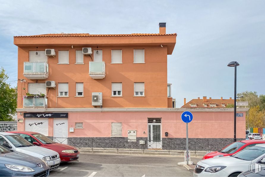 Local en alquiler y venta en Travesía de Federico García Lorca, 5, Mejorada del Campo, Madrid, 28840 con coche, edificio, luz de estacionamiento automotriz, vehículo terrestre, vehículo, propiedad, cielo, ventana, vehículo de motor y rueda alrededor