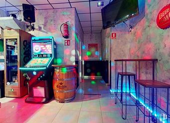 Retail for rent at Zona centro, Alcobendas, Madrid, 28100 with television, stool, lighting, light fixture, display device, bar and visual effect lighting around