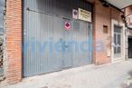 Local en venta en Calle San Fidel, Ciudad Lineal, Madrid, 28017 con propiedad, edificio, albañilería, accesorio, ladrillo, madera, superficie de la carretera, casa, barrio y fachada alrededor