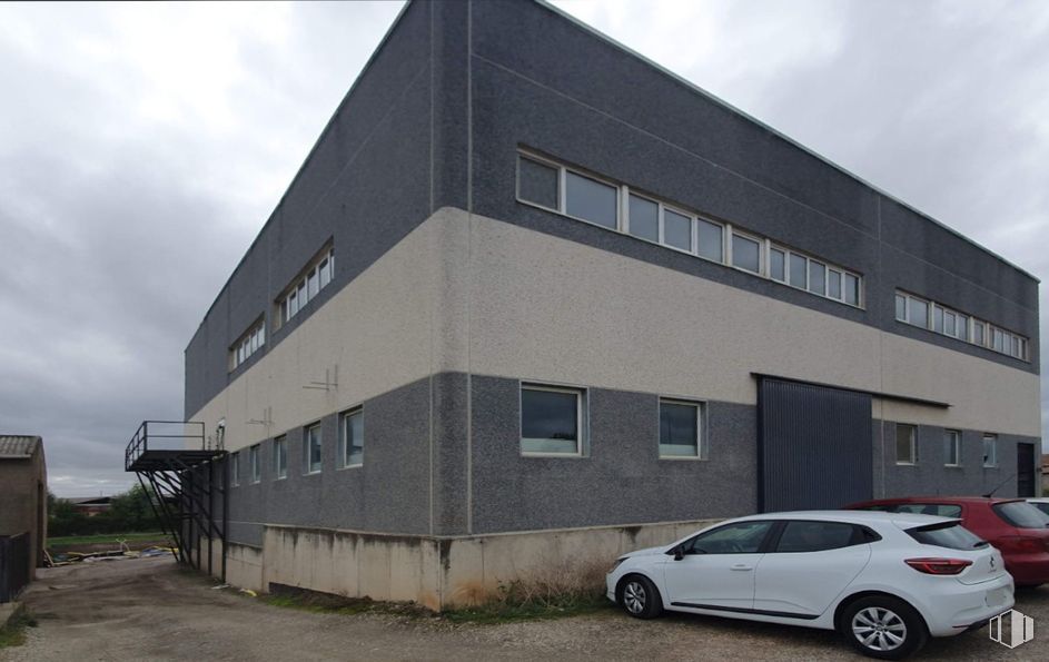 Industrial for sale at Calle Cava, Torrelaguna, Madrid, 28180 with car, wheel, tire, window, commercial building, building material, headquarters, parking, daylighting and corporate headquarters around