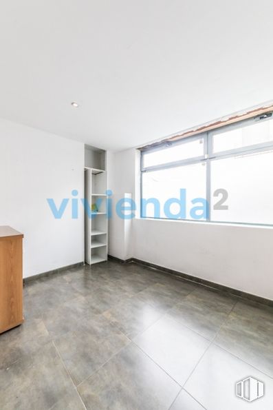 Local en venta en Calle Naranjo, Tetuán, Madrid, 28039 con ebanistería, accesorio, piso, edificio, suelo, línea, pasillo, rectángulo, vidrio y fachada alrededor