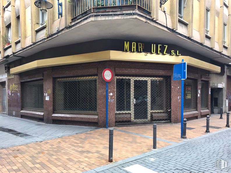 Retail for sale & for rent at Calle Mesones, 12, Talavera de la Reina, Toledo, 45600 with window, building, fixture, awning, shade, facade, city, sidewalk, road surface and mixed-use around