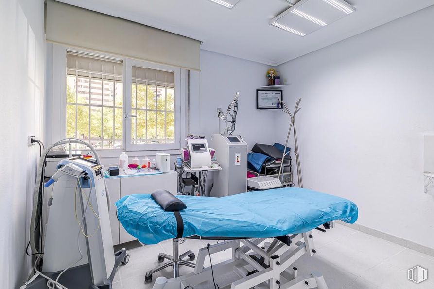 Local en alquiler en Avenida Betanzos, Fuencarral - El Pardo, Madrid, 28034 con ventana, camilla, equipamiento médico, accesorio, atención sanitaria, médico, edificio, hospital, servicio y evento alrededor