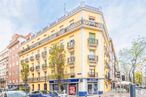 Retail for sale at Zona Argüelles, Chamberí, Madrid, 28015 with building, sky, daytime, wheel, property, tire, window, cloud, car and vehicle around