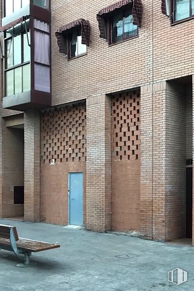 Local en alquiler en Paseo Castilla, 11, Alcorcón, Madrid, 28921 con puerta, ventana, mueble, edificio, madera, ladrillo, superficie de carretera, albañilería, línea y diseño urbano alrededor