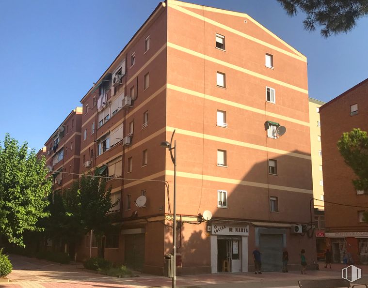 Local en alquiler en Calle Camelias, 5, Getafe, Madrid, 28903 con edificio, cielo, propiedad, ventana, accesorio, árbol, bloque de torres, arquitectura, planta y diseño urbano alrededor