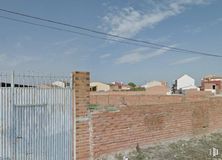 Land for sale at Zona Urbana, Santa Olalla, Toledo, 45530 with sky, cloud, building, house, gas, fence, brick, horizon, wood and landscape around