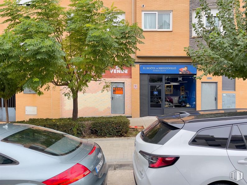 Local en alquiler en Zona Brezo, Valdemoro, Madrid, 28342 con coche, ventana, edificio, vehículo terrestre, vehículo, matrícula del vehículo, fotografía, luces traseras y de freno, vehículo de motor y iluminación del automóvil alrededor