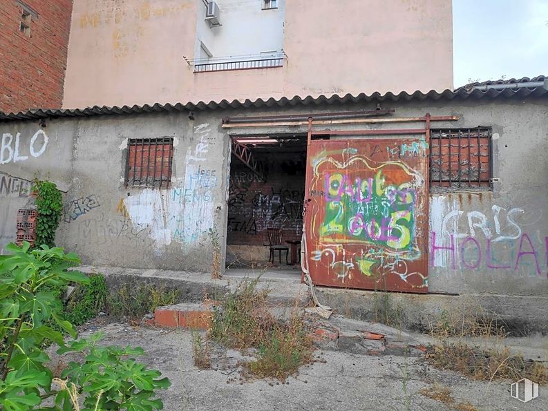 Land for sale at Calle San Roque, Piedralaves, Ávila, 05440 with window, building, plant, property, fixture, azure, architecture, neighbourhood, paint and art around