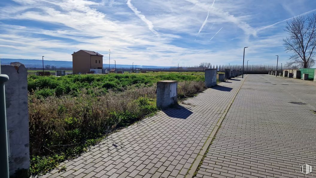 Land for sale at Calle Madresalva, Marchamalo, Guadalajara, 19180 with building, cloud, sky, plant, daytime, road surface, land lot, asphalt, grass and urban design around