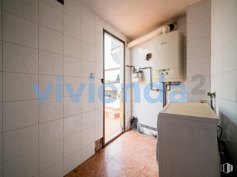 Local en venta en Calle Amador Valdés, Ciudad Lineal, Madrid, 28017 con mueble, edificio, accesorio, interiorismo, suelos, suelo, casa, puerta, ventana y techo alrededor