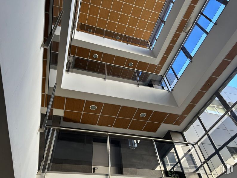 Oficina en venta en Calle San Rafael, Alcobendas, Madrid, 28108 con accesorio, bloque de pisos, condominio, diseño urbano, fachada, ingeniería, rectángulo, edificio, material compuesto y edificio comercial alrededor