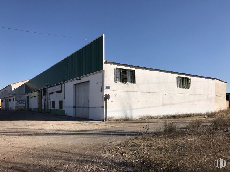 Industrial for sale at Carretera Ocaña, Noblejas, Toledo, 45350 with window, house, sky, fixture, rectangle, composite material, facade, plant, rural area and tints and shades around