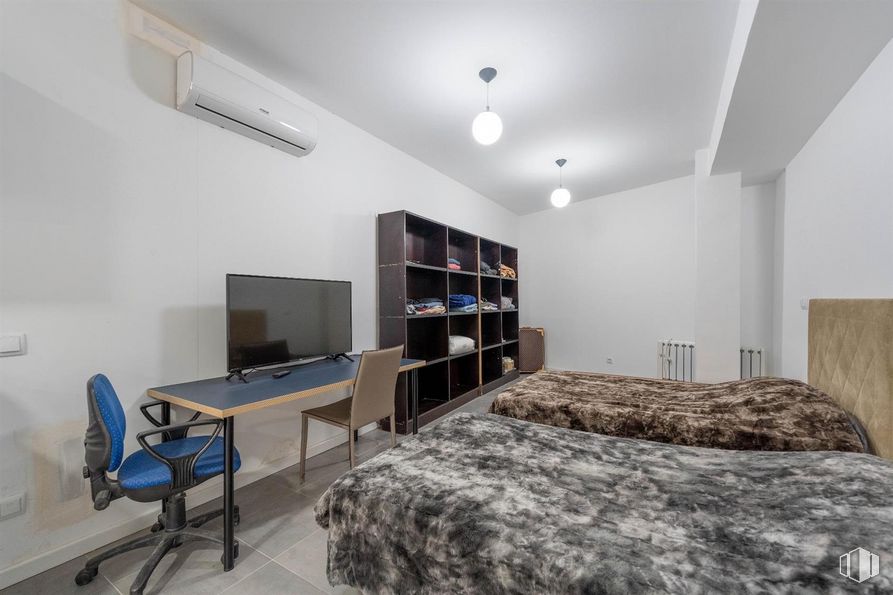 Local en venta en Calle Vereda del Carmen, 21, Ciudad Lineal, Madrid, 28017 con silla, estantería, pantalla de ordenador, televisión, escritorio, mueble, mesa, propiedad, edificio y interiorismo alrededor