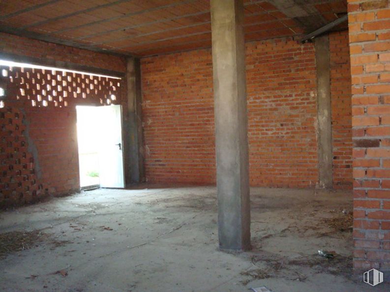 Retail for sale & for rent at Camino Caserío, 2, Torrecaballeros, Segovia, 40160 with door, wood, building, brickwork, brick, building material, floor, flooring, composite material and hall around