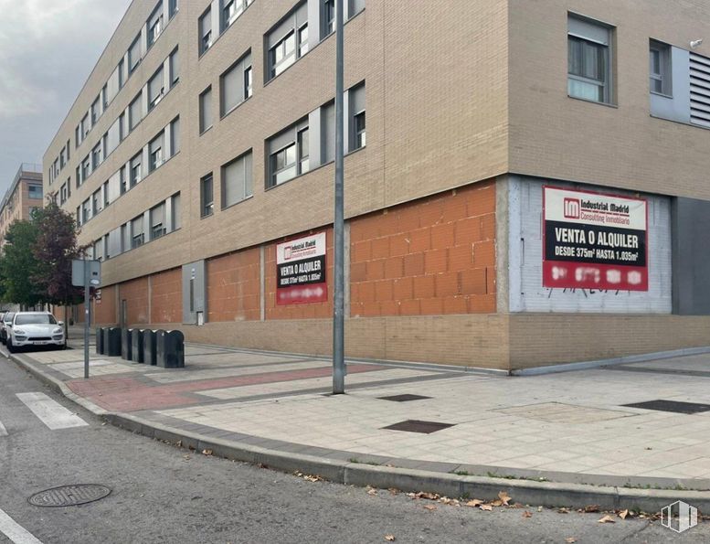 Retail for sale & for rent at Avenida Europa, Arganda del Rey, Madrid, 28500 with building, window, property, road surface, asphalt, sidewalk, neighbourhood, residential area, urban design and real estate around