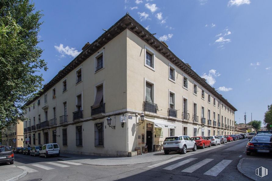 Local en venta en Calle Rey, 62 - 66, Aranjuez, Madrid, 28300 con coche, edificio, vehículo terrestre, nube, cielo, rueda, ventana, vehículo, árbol y diseño urbano alrededor