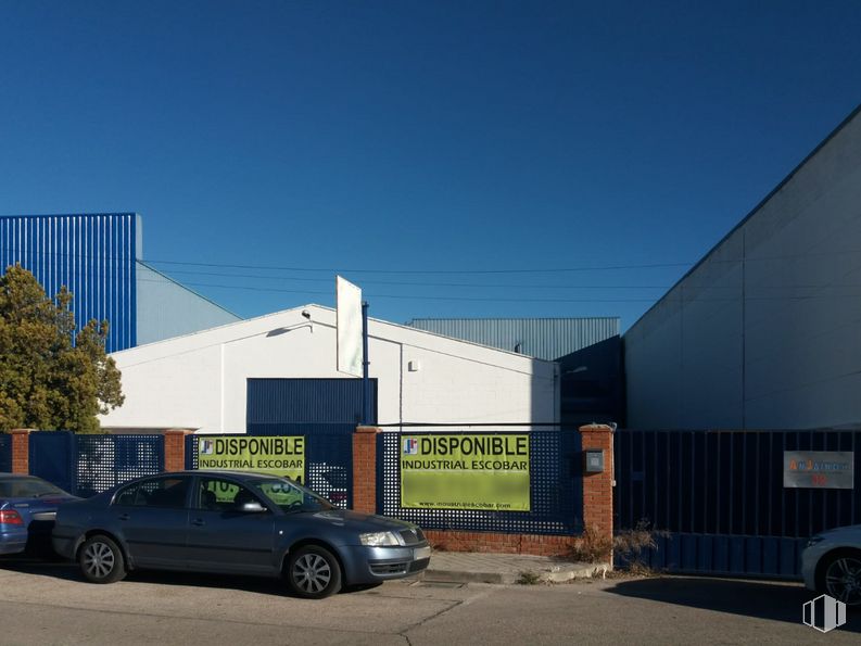 Nave en venta en Polígono Industrial Malvar, Arganda del Rey, Madrid, 28500 con coche, rueda, neumático, luz de estacionamiento automotriz, vehículo terrestre, cielo, propiedad, vehículo, edificio y neumático automotriz alrededor