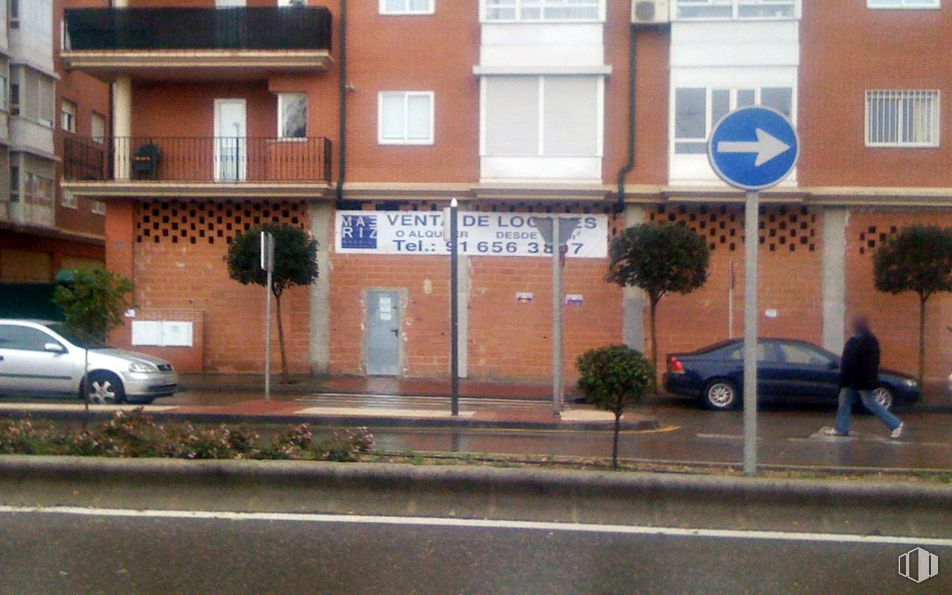 Local en alquiler y venta en Avenida de la Constitución, 184, Torrejón de Ardoz, Madrid, 28850 con coche, persona, edificio, planta, rueda, vehículo terrestre, neumático, ventana, vehículo y vehículo motorizado alrededor