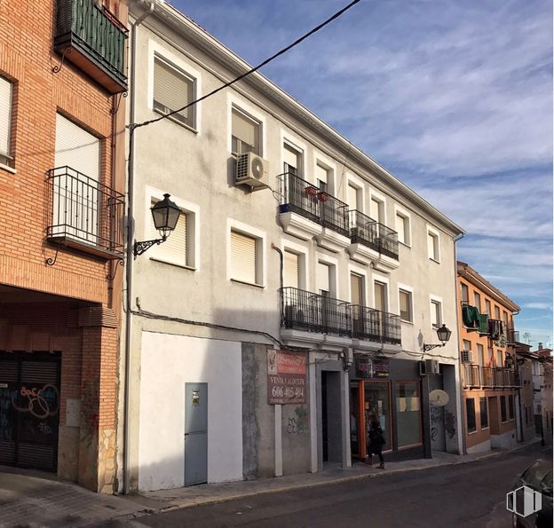 Local en alquiler y venta en Calle Carbón, 3, Illescas, Toledo, 45200 con ventana, edificio, cielo, nube, puerta, accesorio, diseño urbano, zona residencial, barrio y propiedad material alrededor