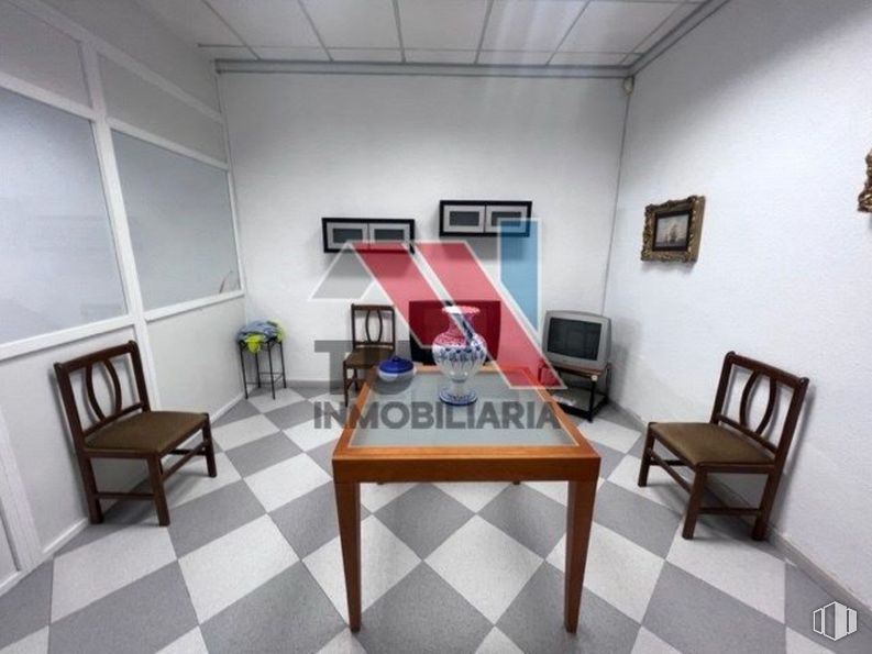 Retail for sale at Calle Hipolito Ezquerra, 31, Fuensalida, Toledo, 45510 with chair, coffee table, furniture, table, interior design, picture frame, wood, floor, flooring and living room around