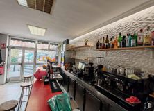 Retail for rent at Calle Tembleque, La Latina, Madrid, 28024 with stool, kitchen appliance, person, restaurant, bar, chair, fast food restaurant and houseplant around