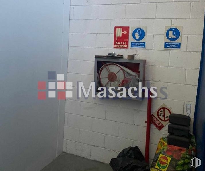 Nave en alquiler y venta en Zona industrial, Villaverde, Madrid, 28021 con equipaje y bolsos, maletas y bolsas, fuente, accesorio, gas, suelos, mochila, material compuesto, bolsa y habitación alrededor