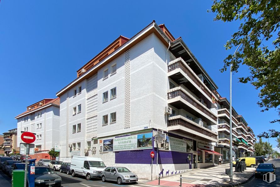 Local en venta en Calle San Isidro, 14, Majadahonda, Madrid, 28220 con coche, neumático, cielo, vehículo terrestre, edificio, propiedad, rueda, ventana, vehículo y diseño urbano alrededor