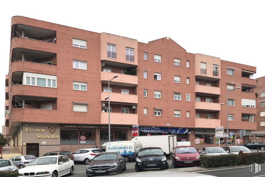 Local en venta en Ronda Buenavista, 29, Toledo, 45005 con coche, edificio, rueda, luz de estacionamiento automotriz, vehículo terrestre, neumático, vehículo, propiedad, ventana y cielo alrededor