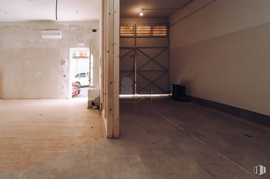 Retail for rent at Barrio Concepción, Ciudad Lineal, Madrid, 28027 with flooring, floor, wall, wood, ceiling, composite material, wood stain, concrete, hardwood and plywood around