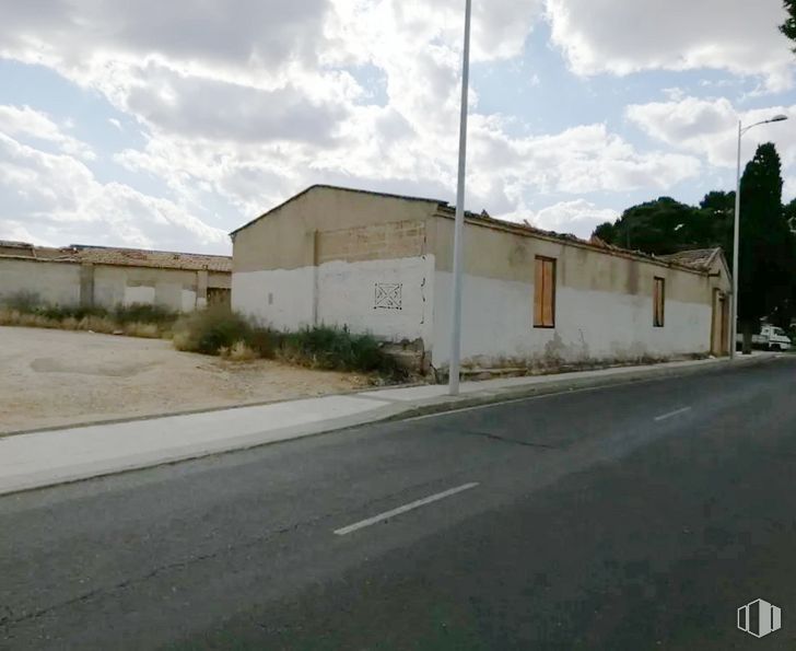 Suelo en venta en Avenida Europa, Toledo, 45003 con edificio, luz de la calle, nube, cielo, planta, superficie de la carretera, terreno, asfalto, árbol y barrio alrededor