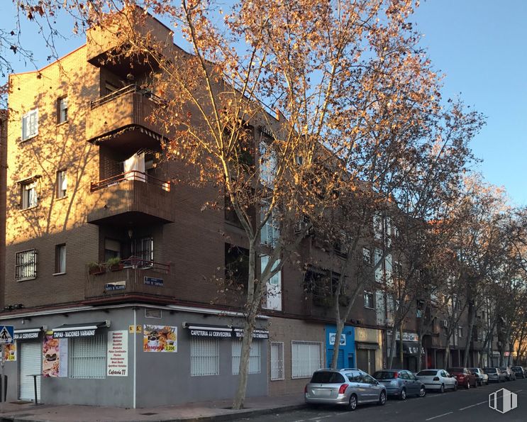 Local en alquiler y venta en Calle Huerta de Villaverde, Villaverde, Madrid, 28021 con coche, edificio, propiedad, rueda, ventana, vehículo, árbol, neumático, cielo y diseño urbano alrededor