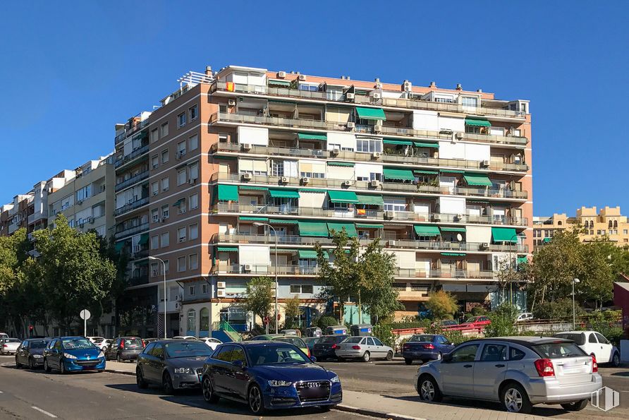 Oficina en venta en Calle Marqués de Lema, Chamberí, Madrid, 28003 con coche, edificio, rueda, vehículo terrestre, neumático, vehículo, cielo, luz de estacionamiento automotriz, ventana y árbol alrededor