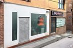 Local en venta en Casco antiguo, Majadahonda, Madrid, 28220 con ventana, persiana de la ventana, edificio, propiedad, accesorio, albañilería, ladrillo, barrio, material de construcción y madera alrededor