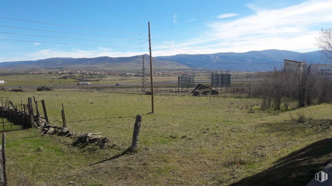 Suelo en venta en Sector Área B Eresma Alto, Segovia, 40004 con animal, cielo, nube, comunidad vegetal, planta, montaña, paisaje natural, lote de terreno, hierba y pradera alrededor