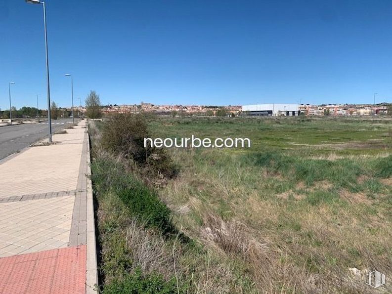 Suelo en venta en Zona Rompidas Viejas, Ávila, 05002 con cielo, luz de la calle, planta, lote de terreno, paisaje natural, árbol, hierba, paisaje, pendiente y horizonte alrededor